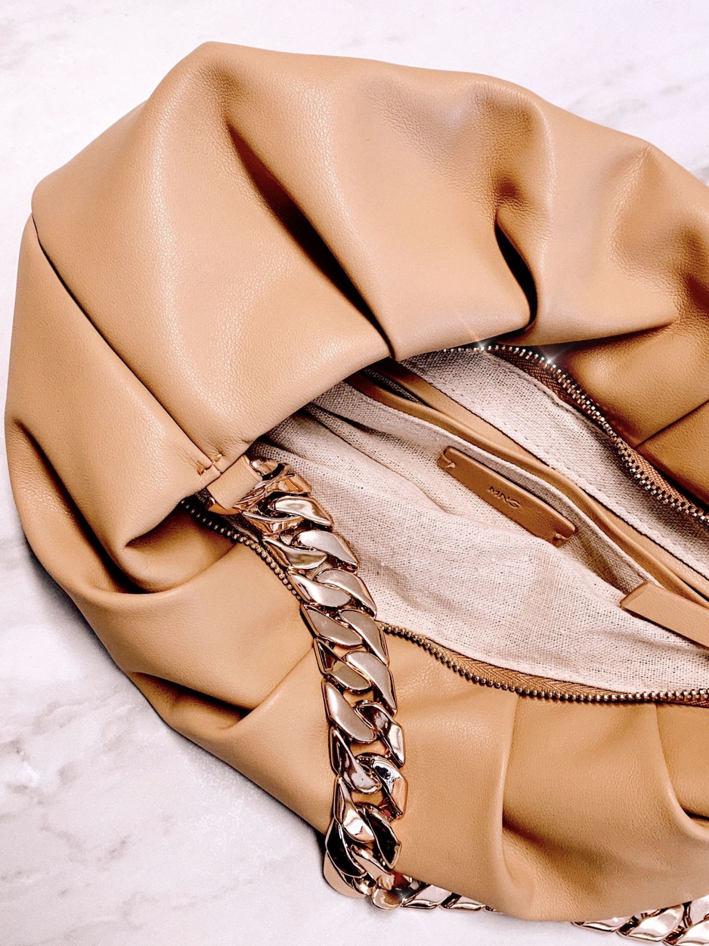 Mango chain puffed bag deals